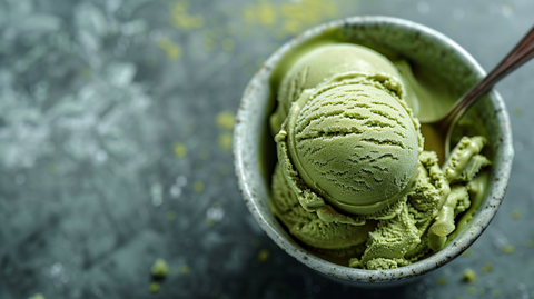 Erfrischendes Mølk Barista Hafermilch-Matcha-Eis