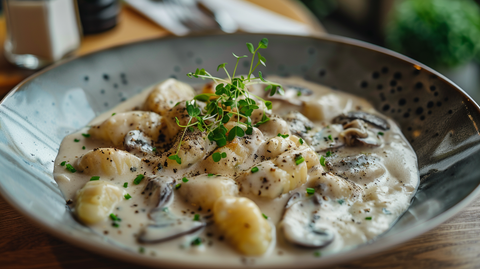 Vegane Hafermilch-Gnocchi in cremiger Pilzsauce mit Trüffelöl